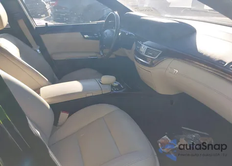 2013 Mercedes-Benz S 550 4Matic z USA, uszkodzony, nr VIN WDDNG9EB4DA526668